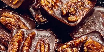 Шоколадные жирные бомбы с орехами пекан