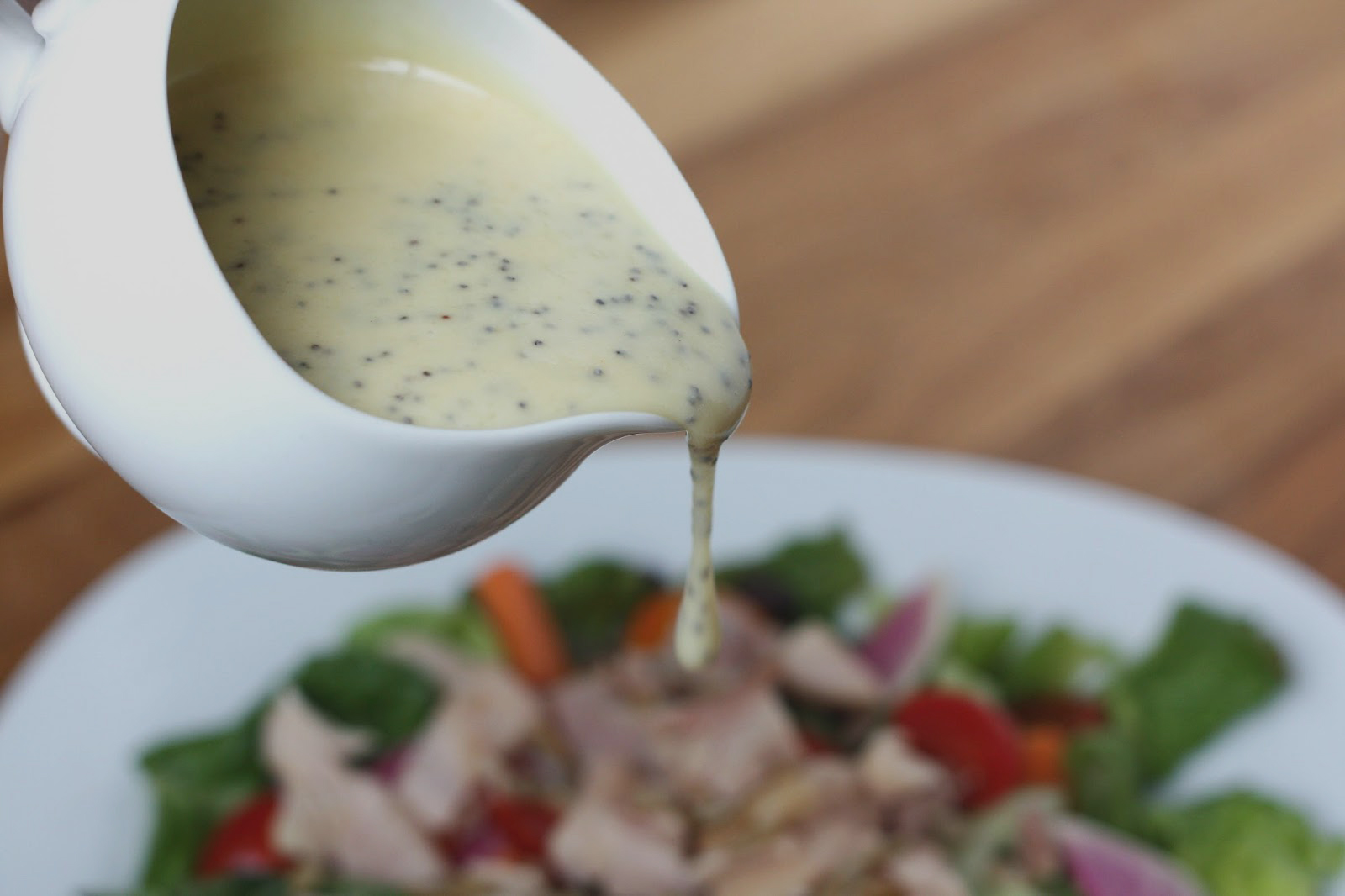 Соус для салата простой рецепт. Сметанно горчичный соус. Салатный соус.