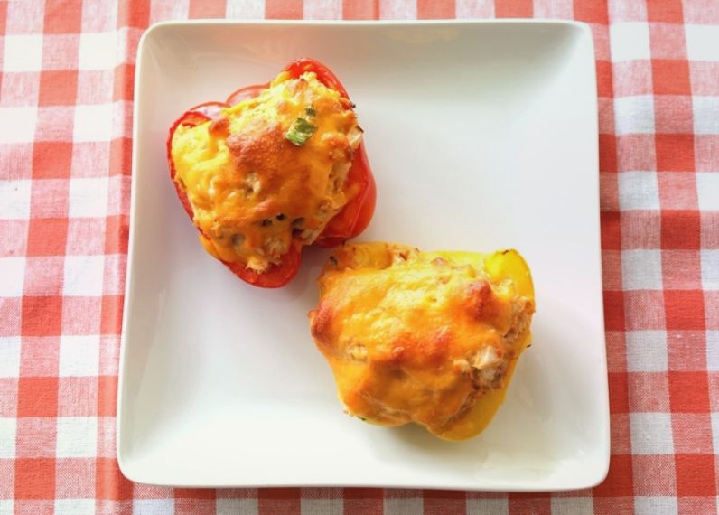 Перцы, фаршированные курицей и сыром